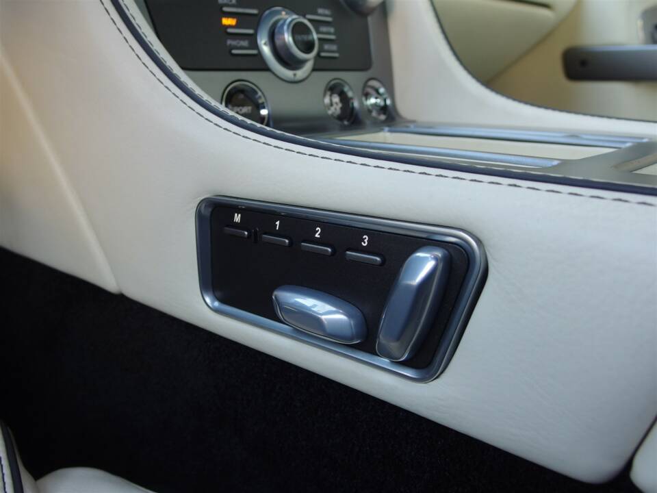 Immagine 73/97 di Aston Martin Virage (2011)