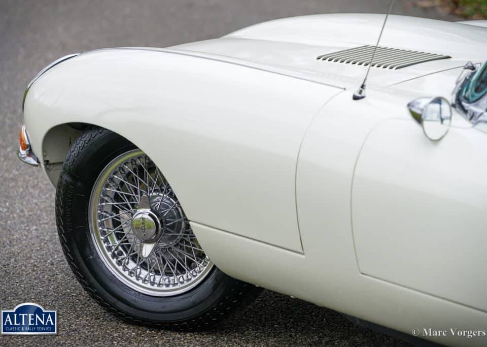 Image 12/45 de Jaguar E-Type 4.2 (1966)