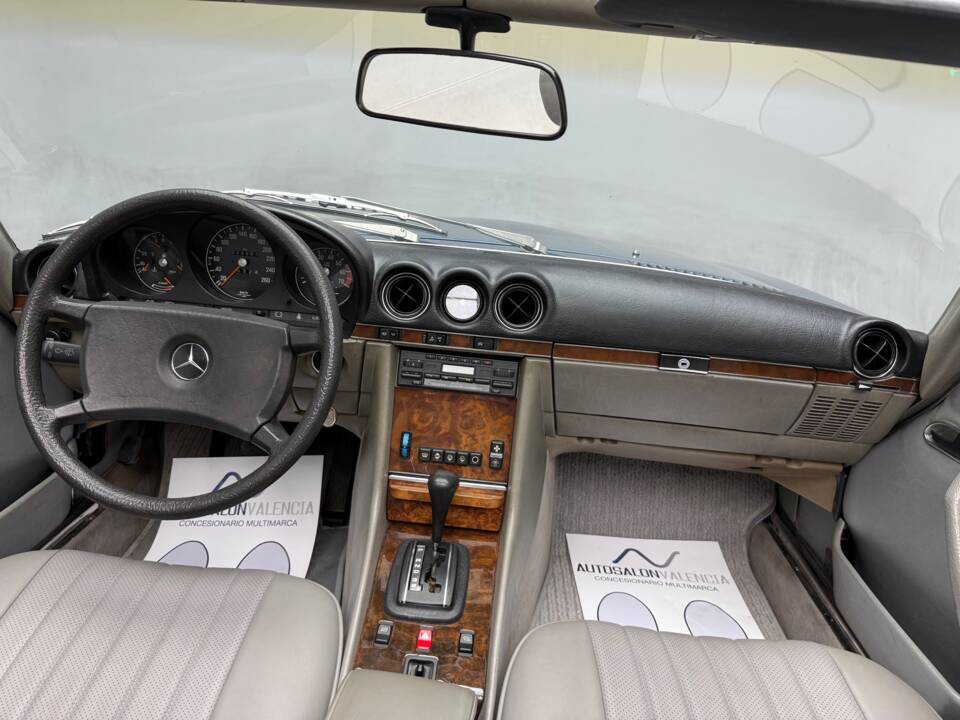 Image 14/23 of Mercedes-Benz 380 SL (1984)