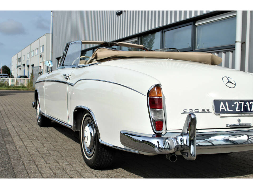 Image 16/35 of Mercedes-Benz 220 SE Cabriolet (1959)
