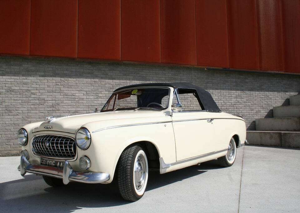 Image 3/8 of Peugeot 403 C (1960)