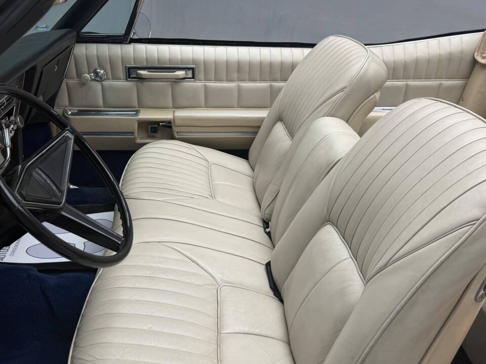 Image 17/23 of Oldsmobile Ninety-Eight (1968)