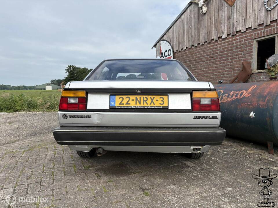 Bild 14/31 von Volkswagen Jetta 2,0 (1984)
