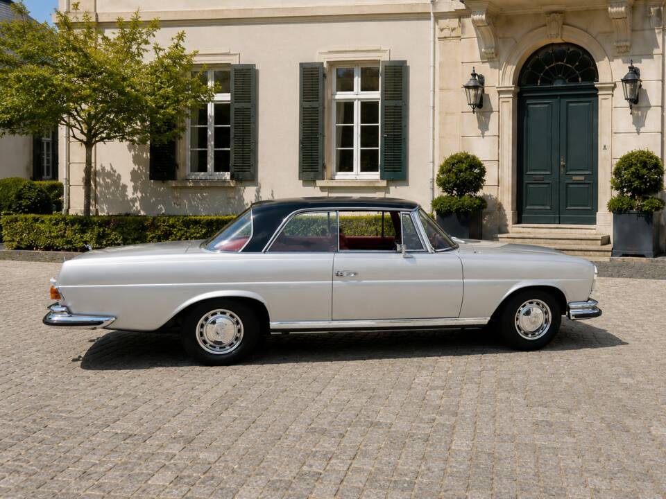 Bild 8/19 von Mercedes-Benz 280 SE 3,5 (1970)