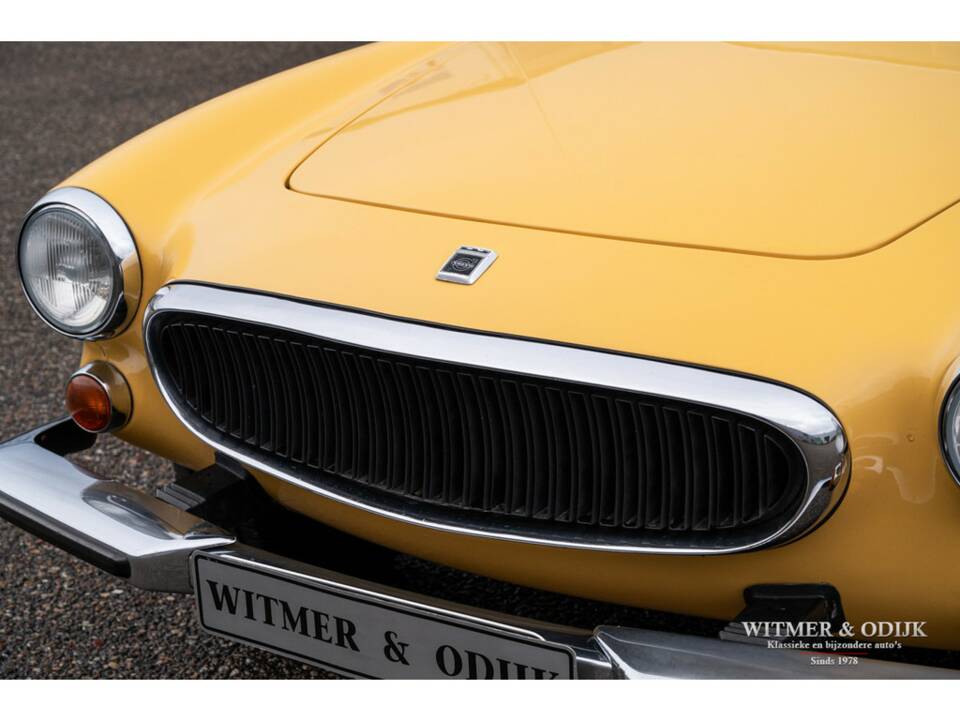 Image 11/50 of Volvo 1800 ES (1972)
