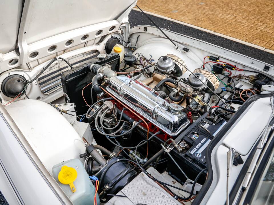 Image 39/42 of Triumph TR 4A (1966)