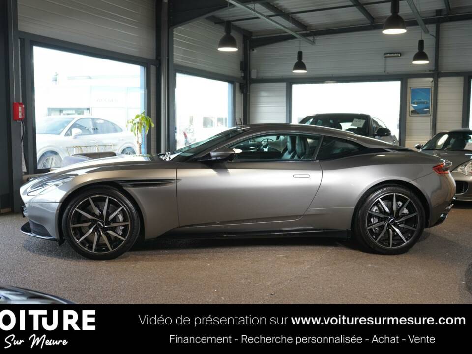 Image 13/29 of Aston Martin DB 11 V12 (2018)