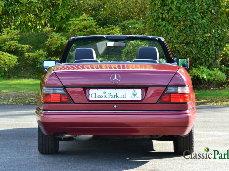 Image 16/50 de Mercedes-Benz E 200 (1995)