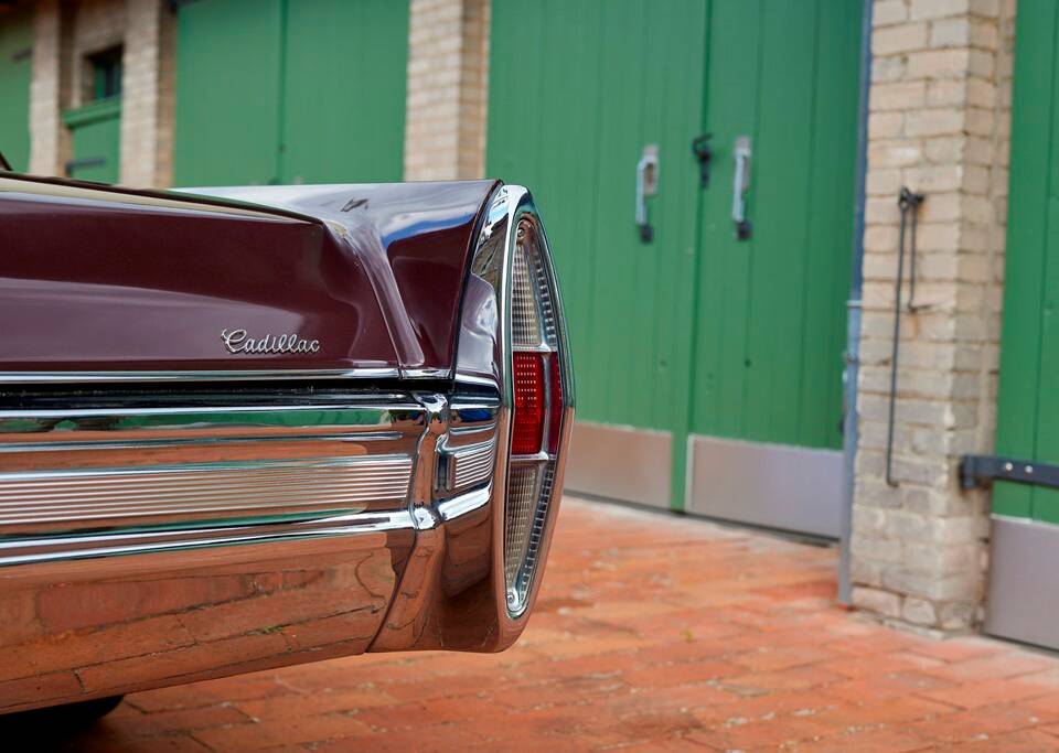 Bild 31/200 von Cadillac Coupe DeVille (1968)