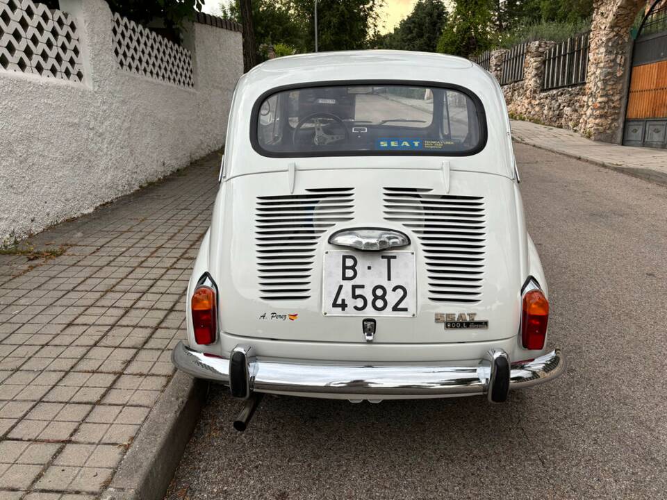 Bild 6/8 von SEAT 600 L (1973)