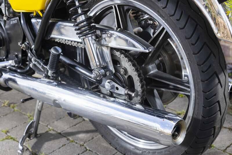 Immagine 14/33 di Yamaha RD 400 (1977)