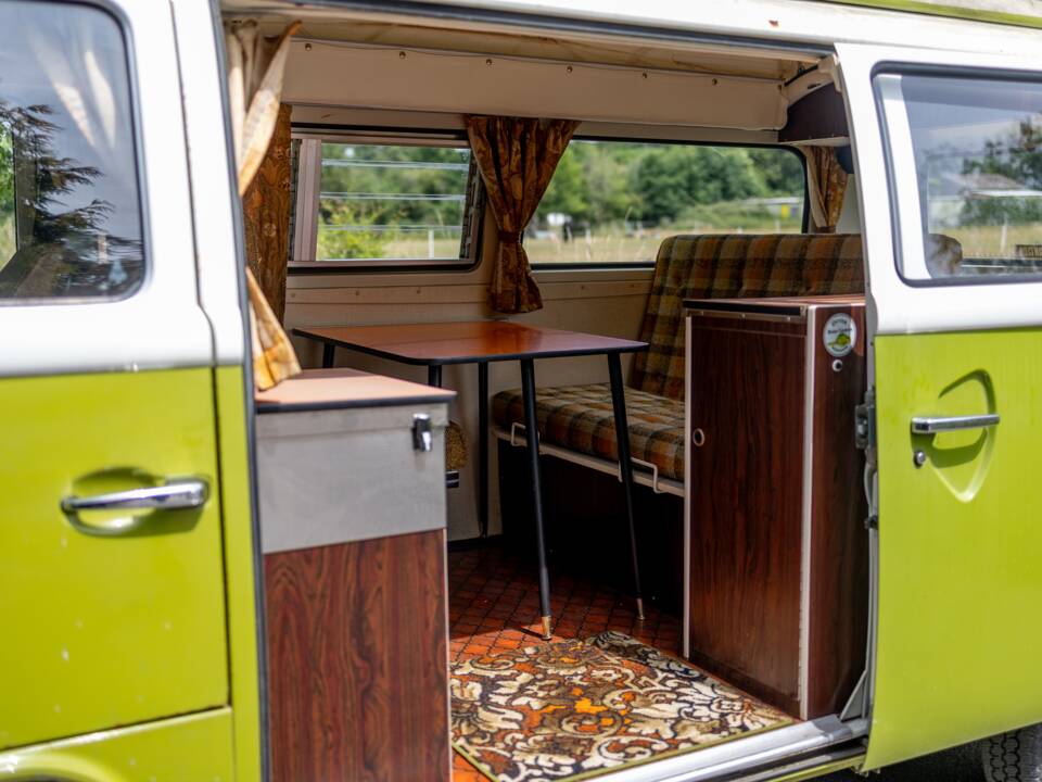 Image 4/47 of Volkswagen T2b Camper (1977)