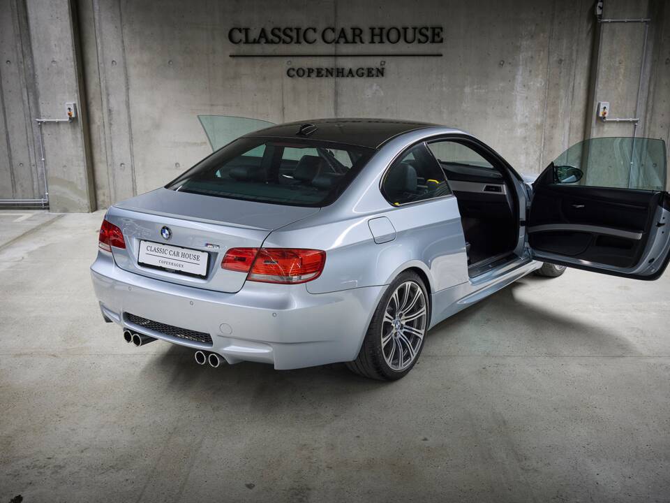 Image 19/100 of BMW M3 (2006)