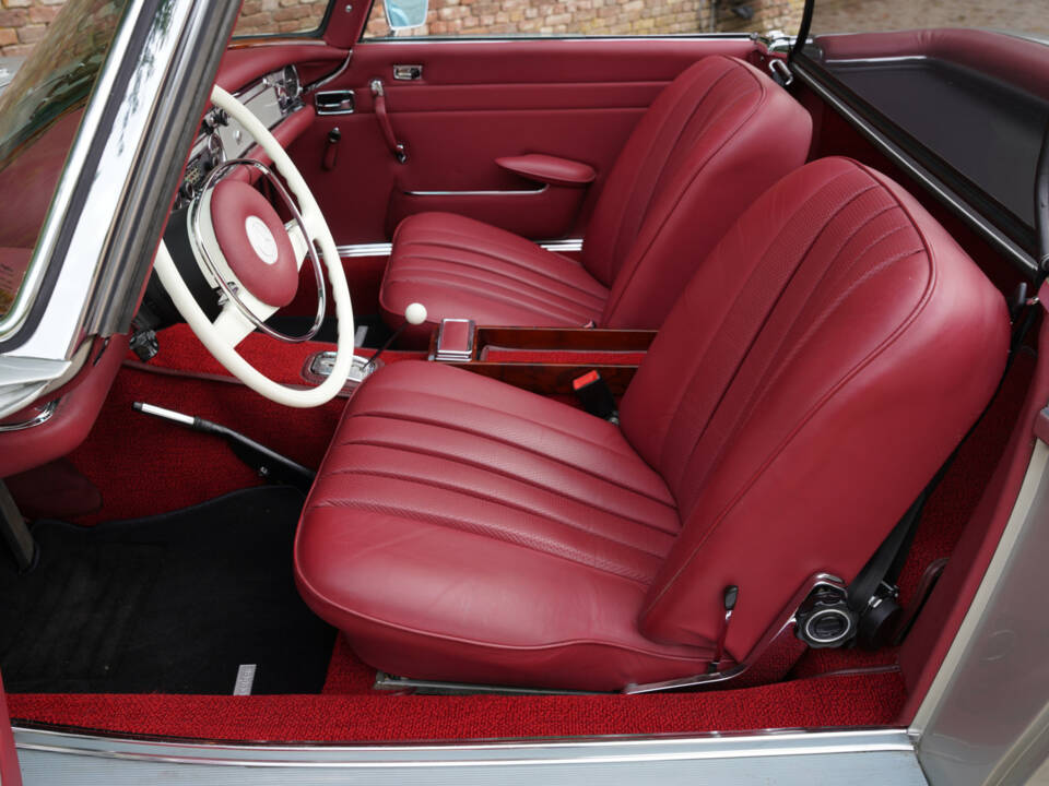 Image 30/50 of Mercedes-Benz 280 SL (1969)