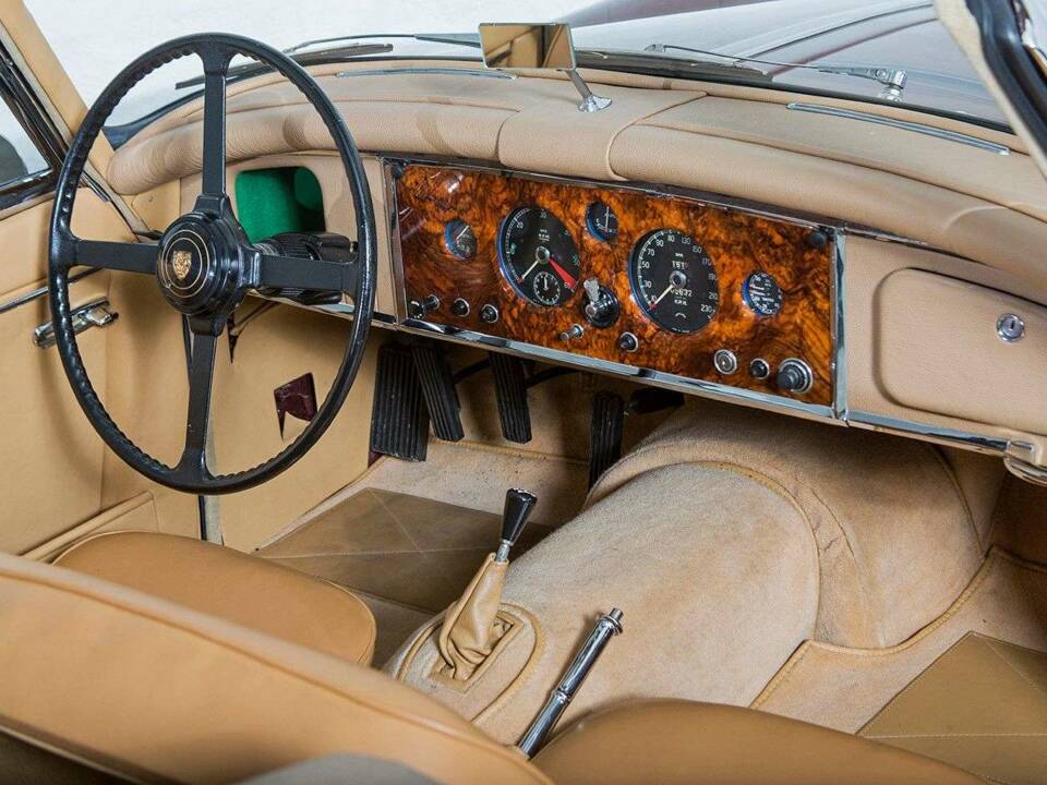 Image 17/20 of Jaguar XK 150 DHC (1959)