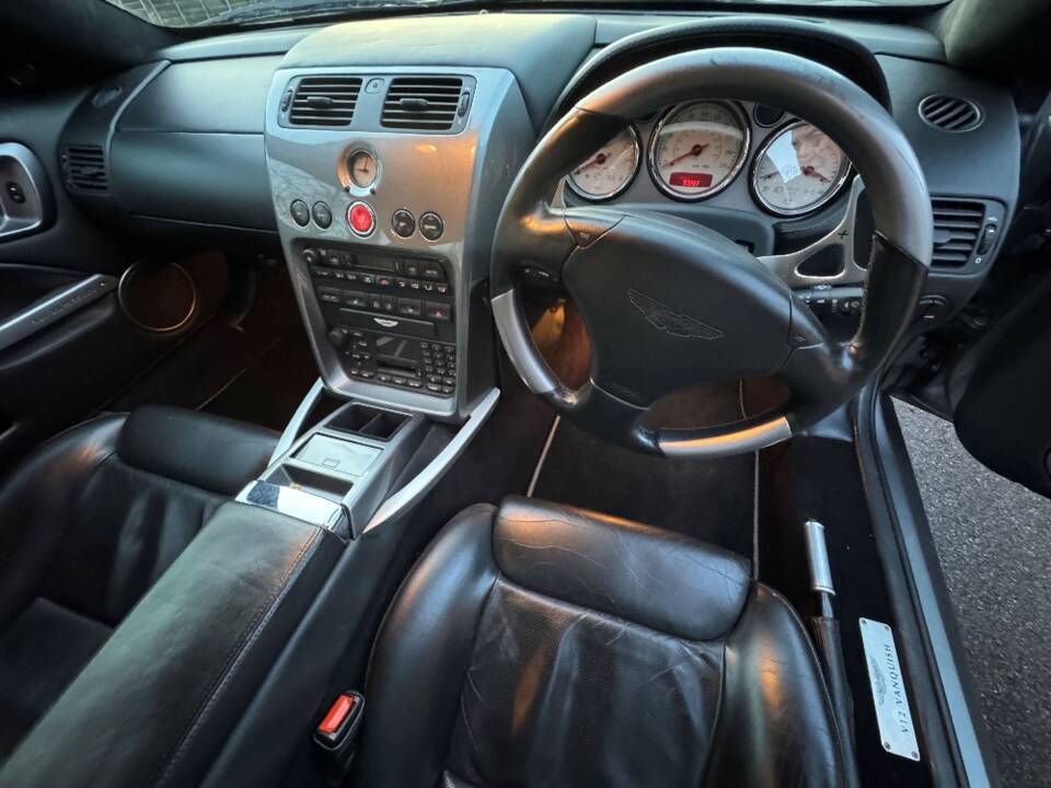 Image 18/29 of Aston Martin V12 Vanquish (2002)