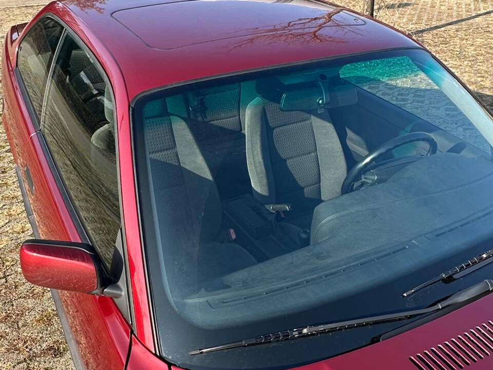 Bild 28/57 von BMW 320i (1993)