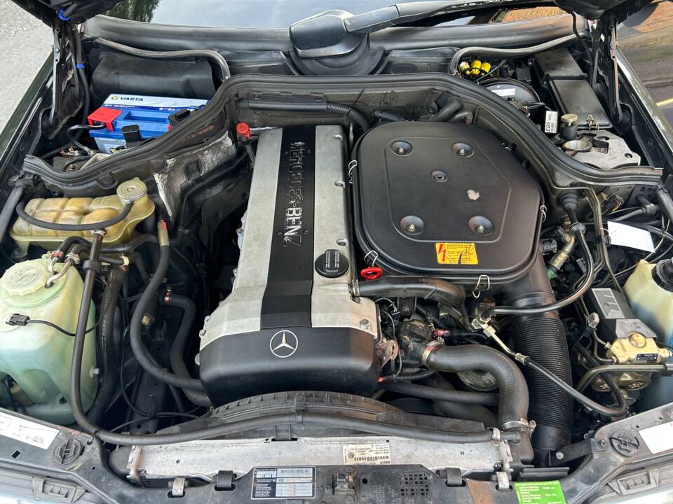 Image 37/47 of Mercedes-Benz 300 CE-24 (1992)