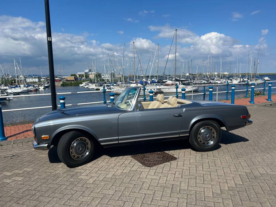 Immagine 6/39 di Mercedes-Benz 280 SL (1971)