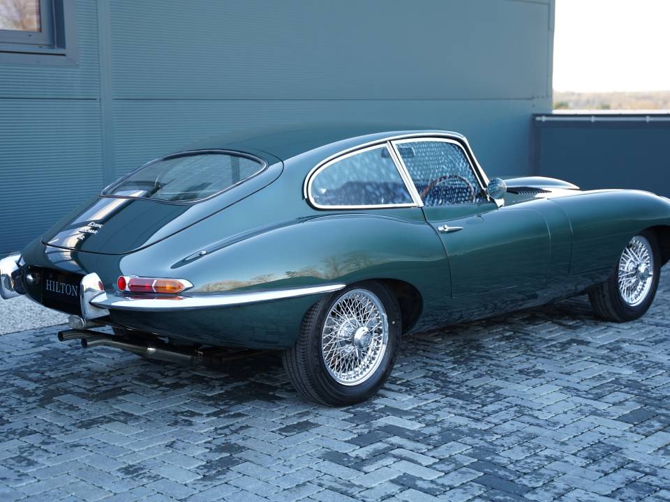 Image 26/50 de Jaguar E-Type 4.2 (1967)