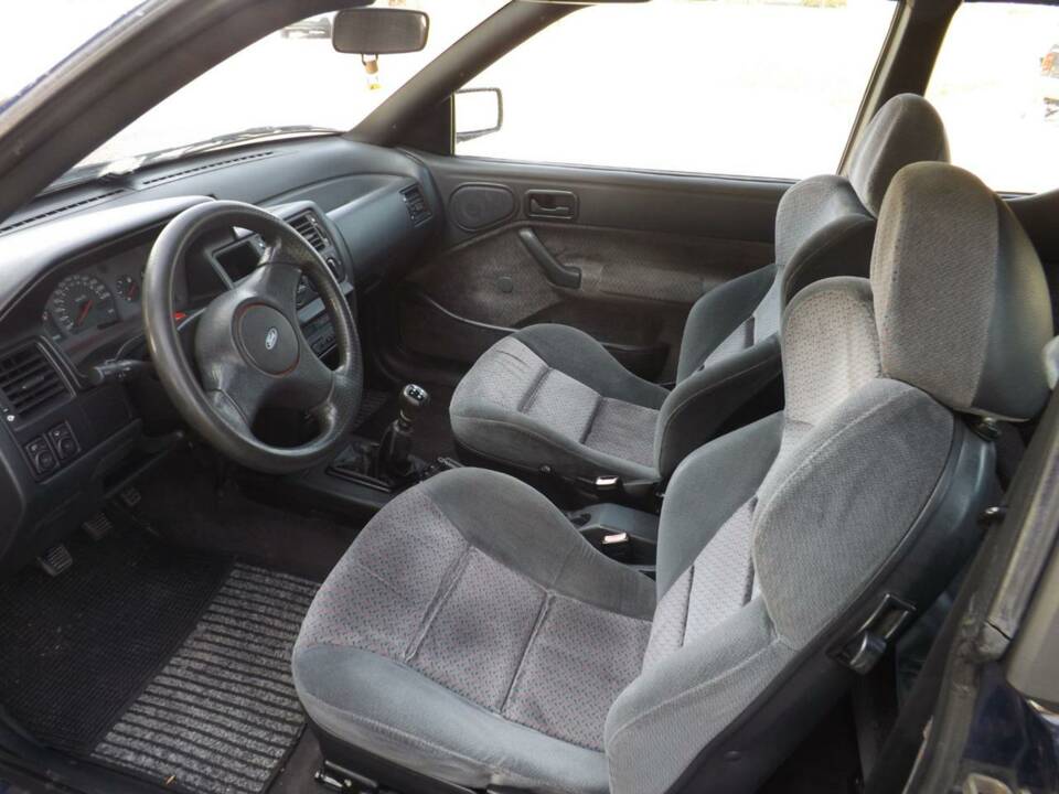 Imagen 13/50 de Ford Escort 1.8 16v (1992)