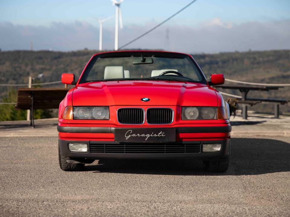 Bild 13/92 von BMW 325i (1994)