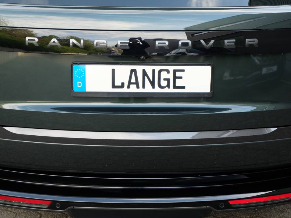 Image 24/61 of Land Rover Range Rover D350 (2025)