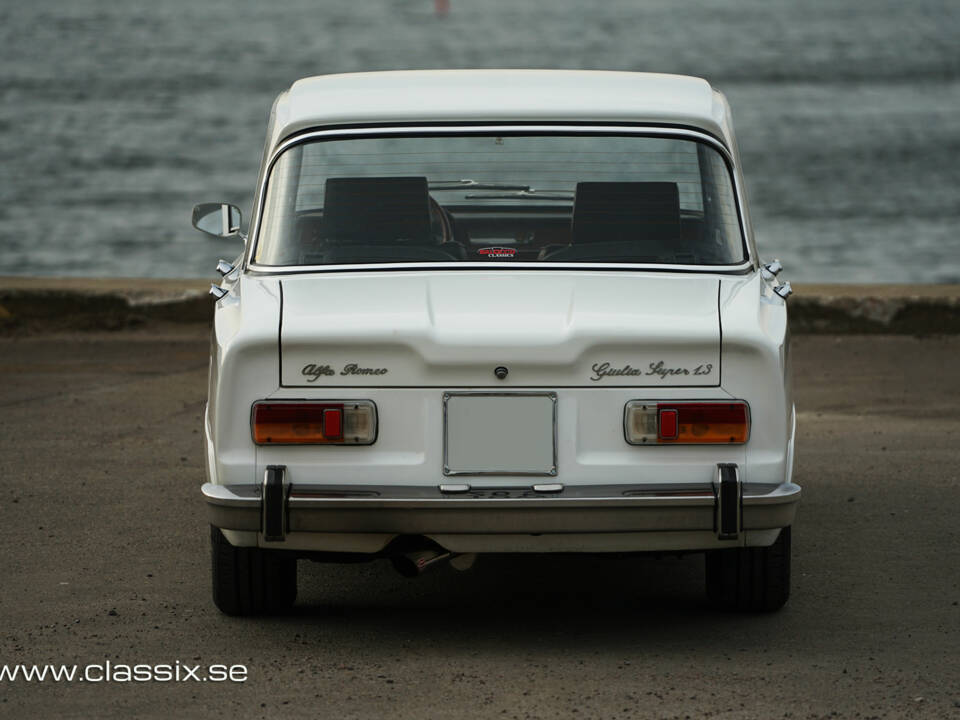 Image 11/27 of Alfa Romeo Giulia Super 1.3 (1974)