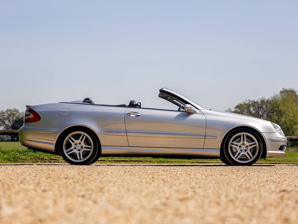 Image 2/50 of Mercedes-Benz CLK 55 AMG (2003)