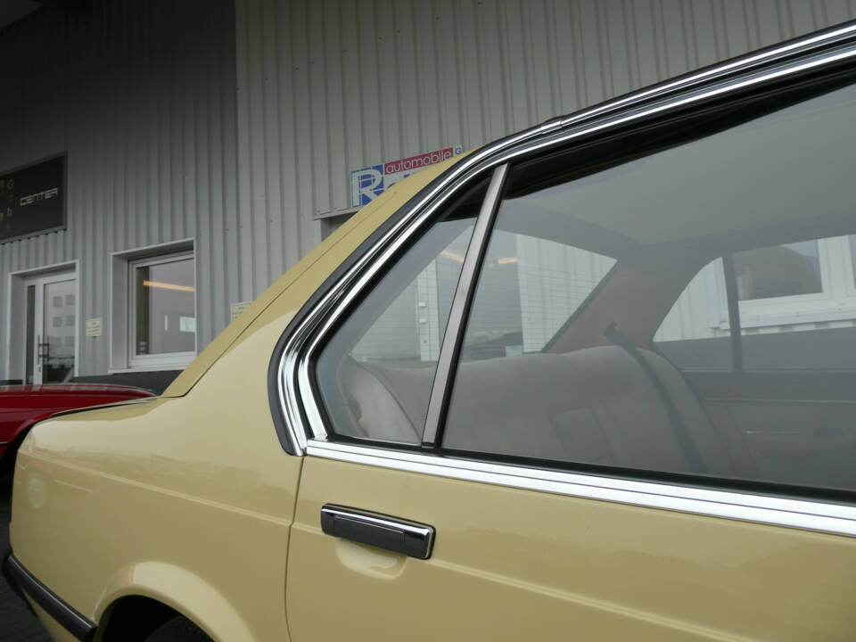 Image 19/23 of BMW 730 (1977)