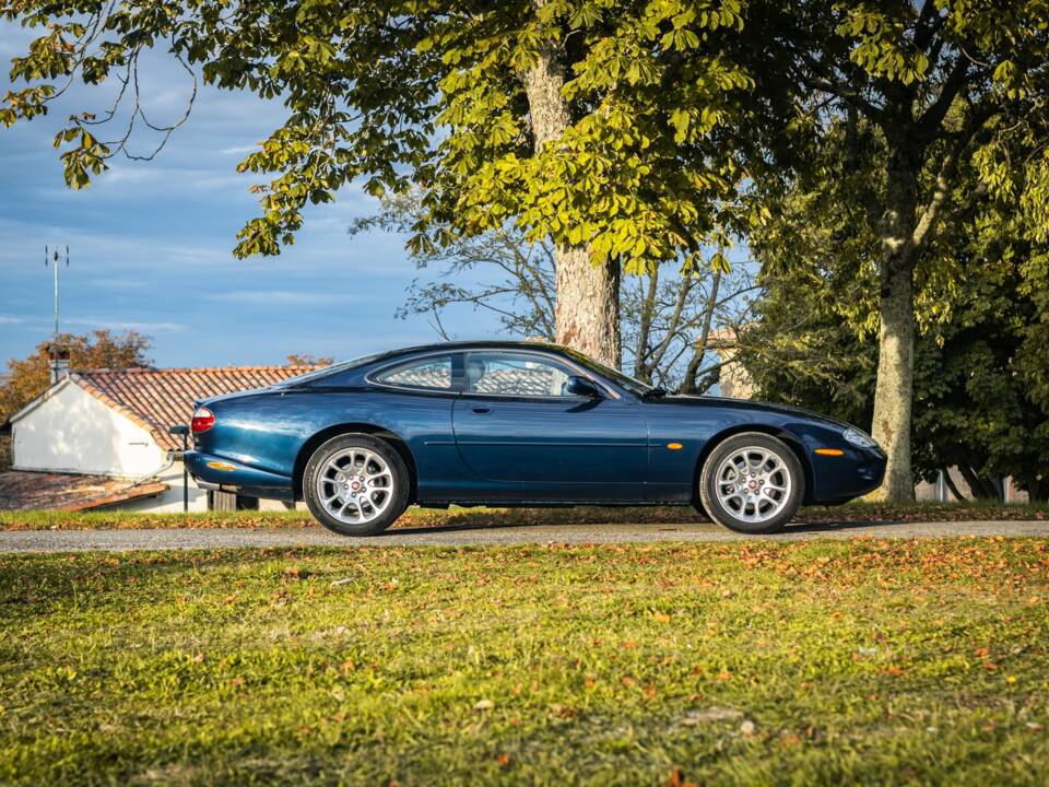 Bild 13/27 von Jaguar XKR (2001)