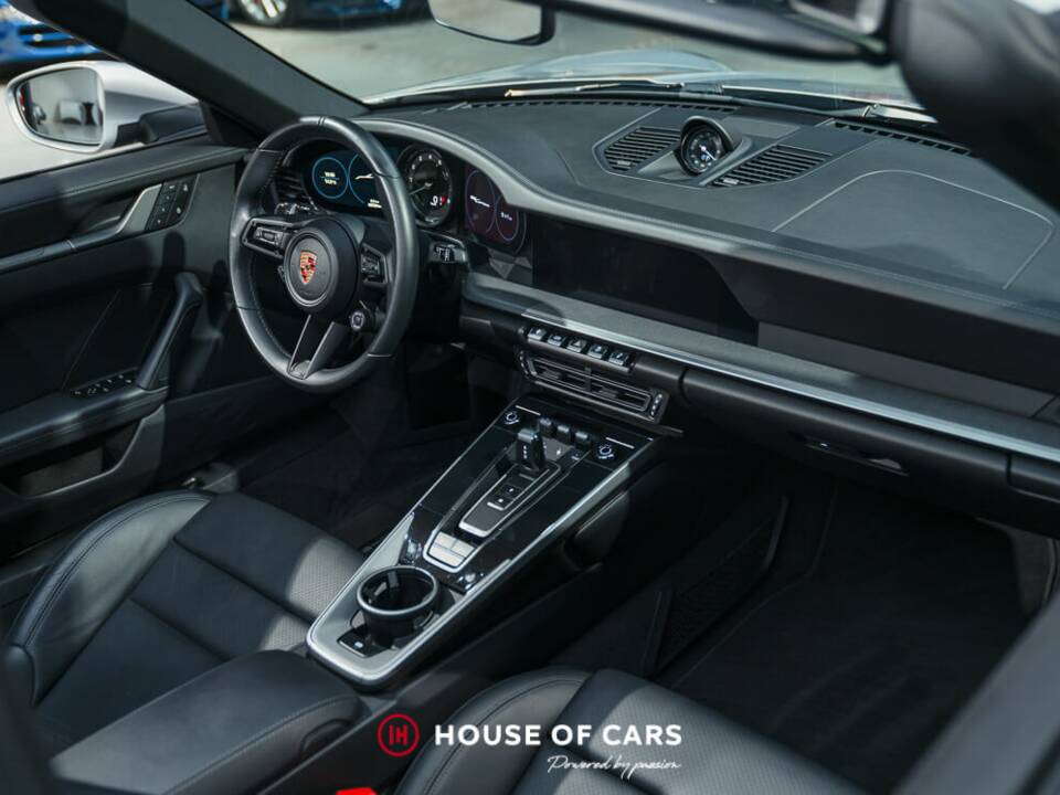 Image 17/25 of Porsche 911 Carrera (2023)