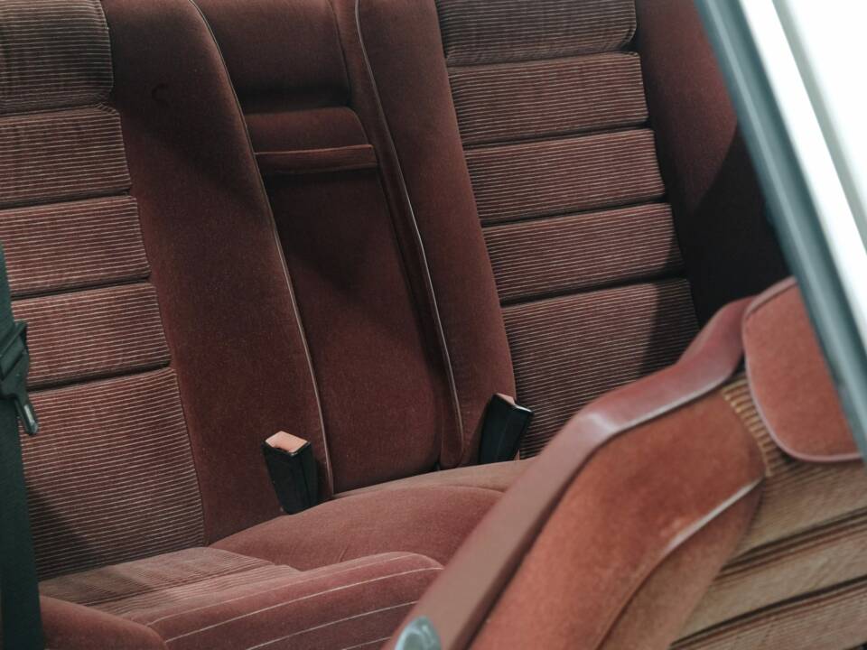 Bild 36/50 von Mercedes-Benz 560 SEC (1986)
