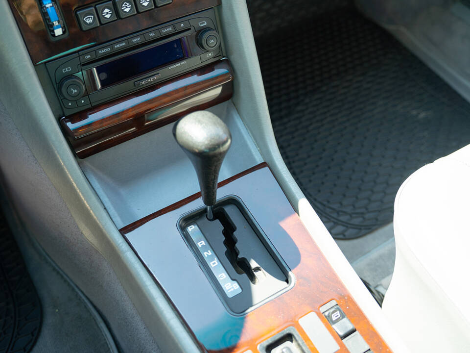 Bild 44/64 von Mercedes-Benz 500 SEL (1984)