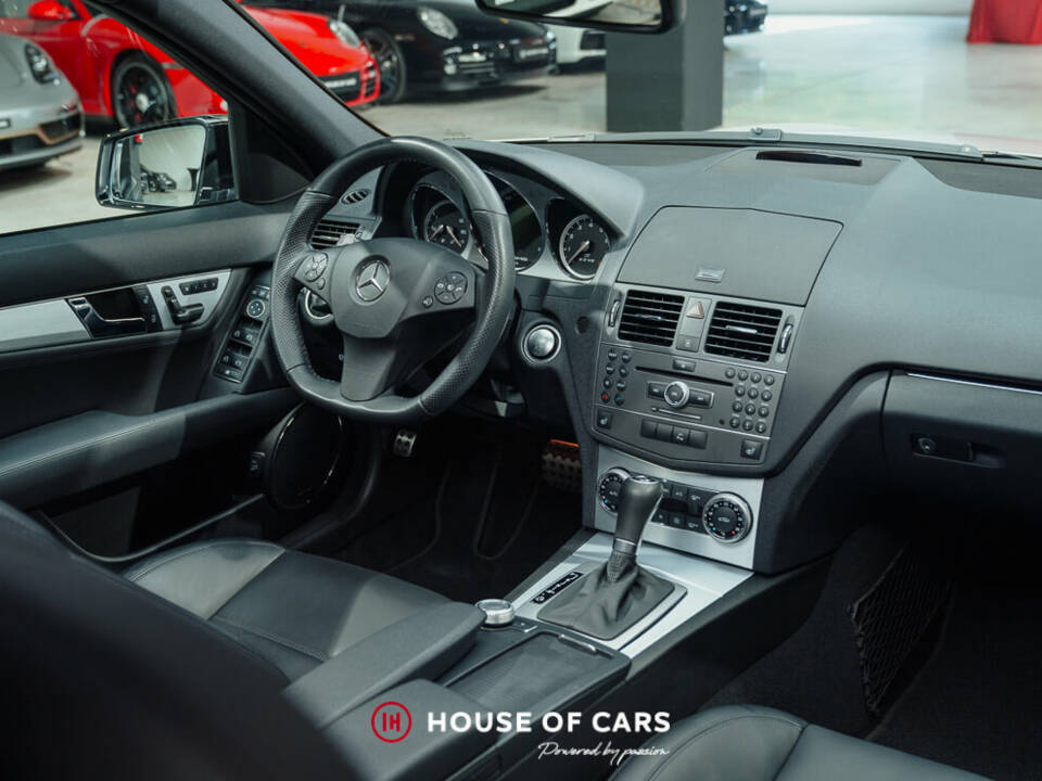 Bild 18/24 von Mercedes-Benz C 63 AMG T (2010)