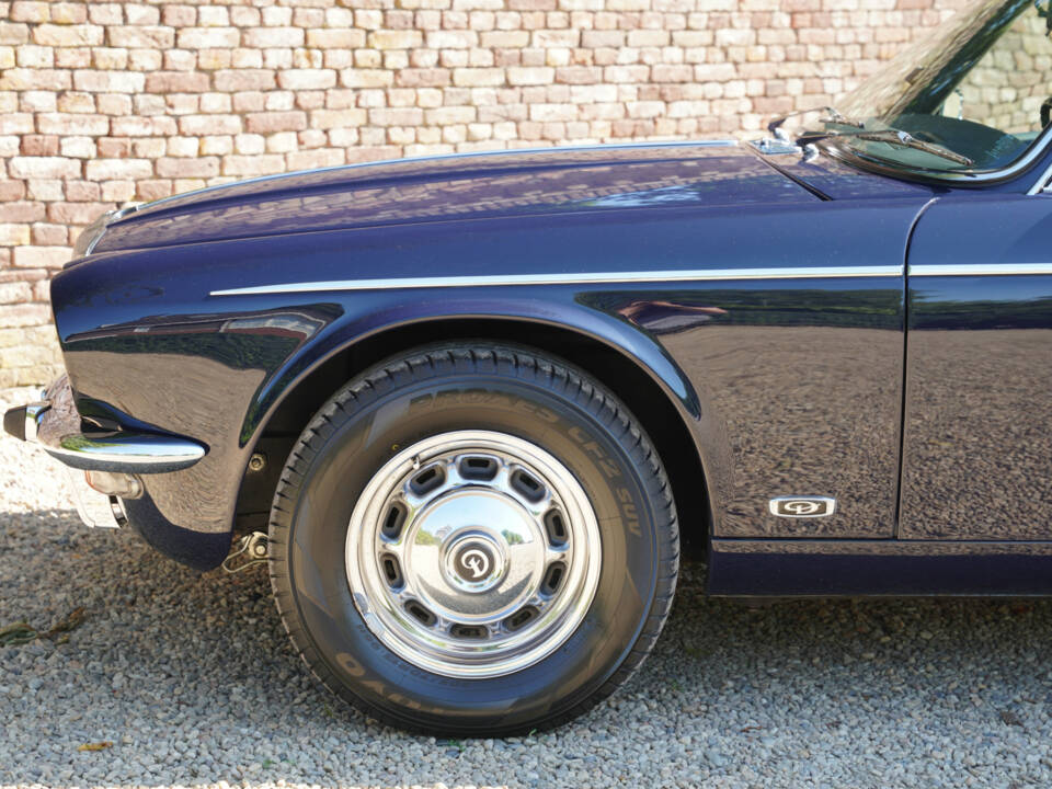 Image 39/50 of Jaguar XJ 6 C 4.2 (1977)