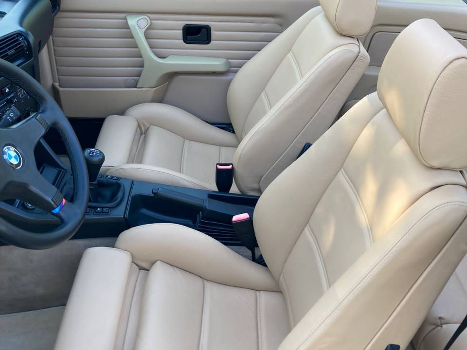 Image 10/23 of BMW 320i (1989)