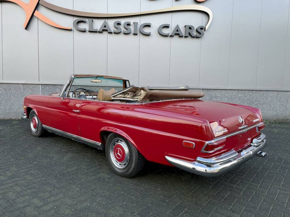 Image 6/36 de Mercedes-Benz 280 SE (1969)