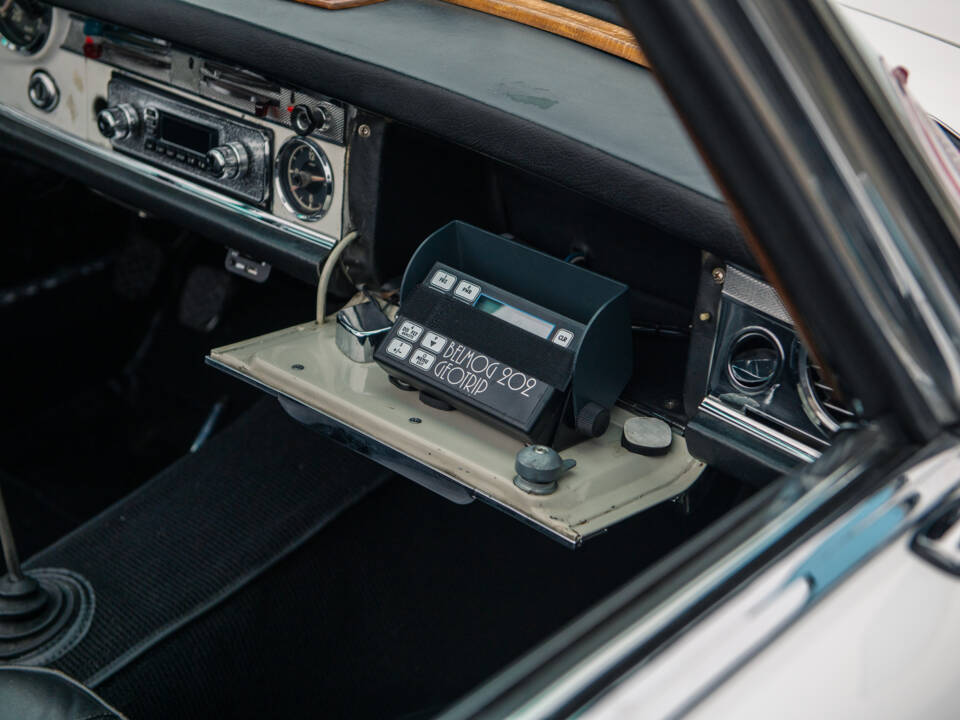 Imagen 20/26 de Mercedes-Benz 230 SL (1965)