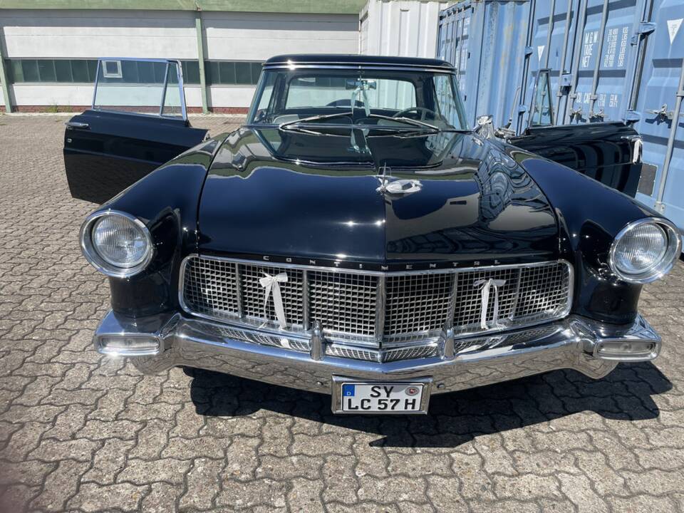 Image 3/8 of Lincoln Continental Mark II (1957)
