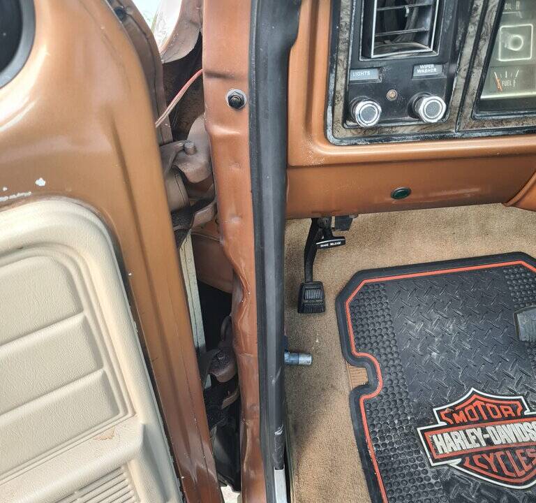 Image 7/8 of Ford F-250 XLT 4X4 (1974)
