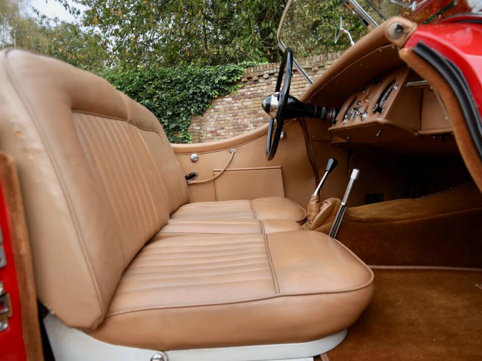 Image 36/50 of Jaguar XK 120 SE OTS (1954)