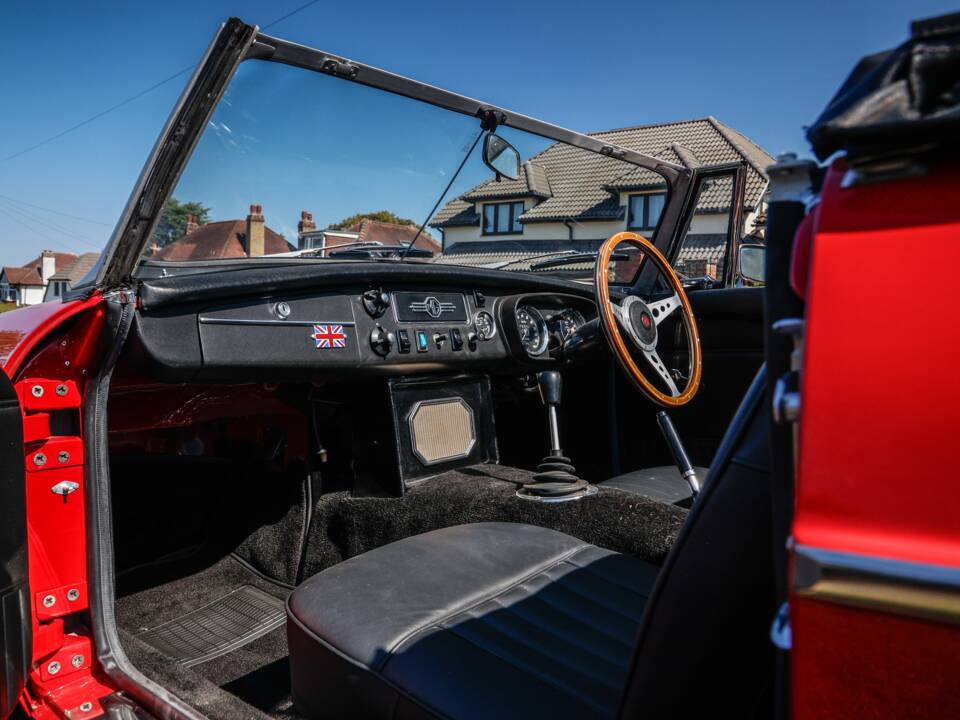 Image 28/41 de MG MGB (1972)