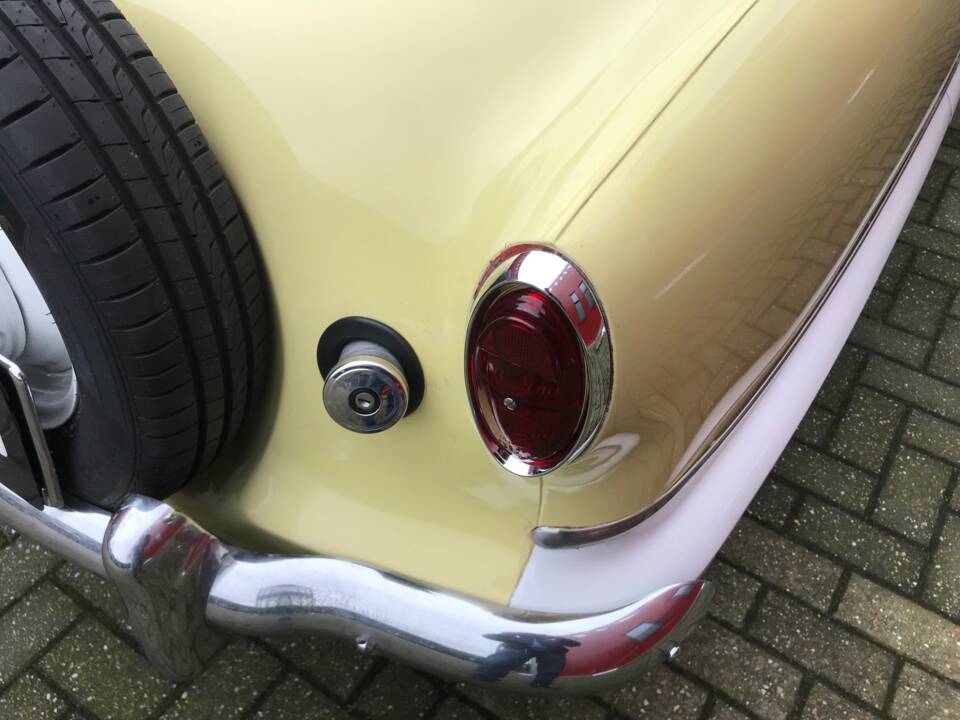 Image 6/10 of Nash Metropolitan (1958)