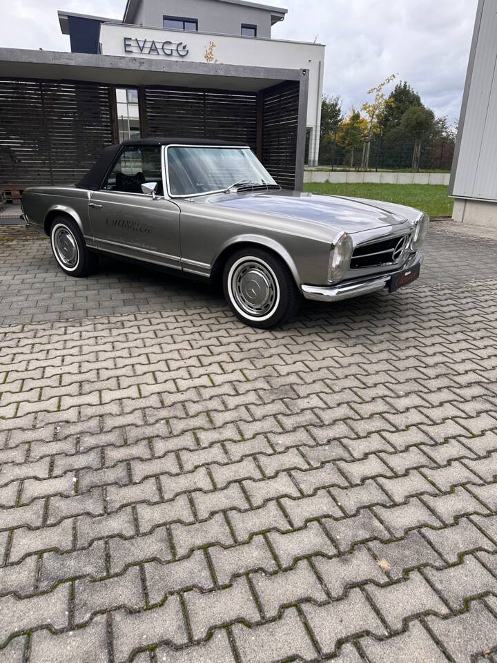 Image 13/36 of Mercedes-Benz 280 SL (1968)