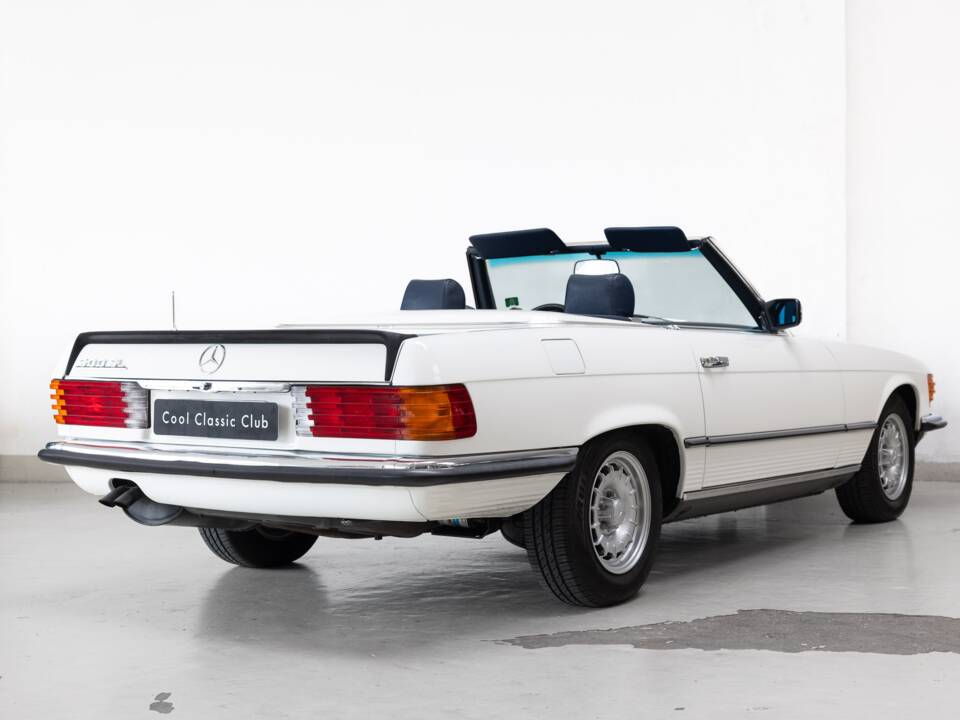Image 6/35 de Mercedes-Benz 500 SL (1984)
