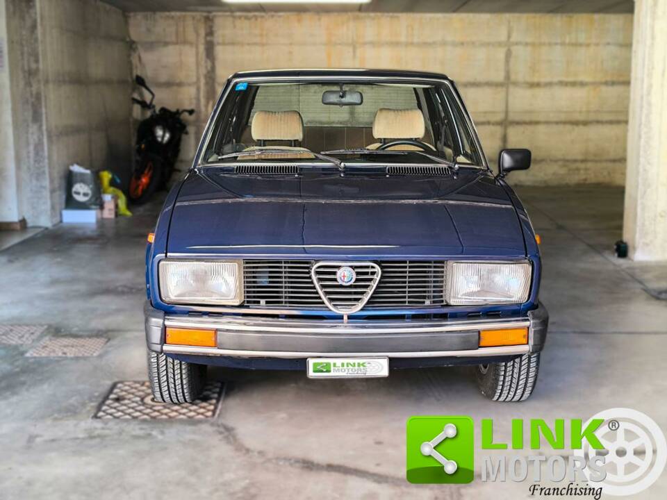 Image 2/10 of Alfa Romeo Alfetta 2.0 L (1980)