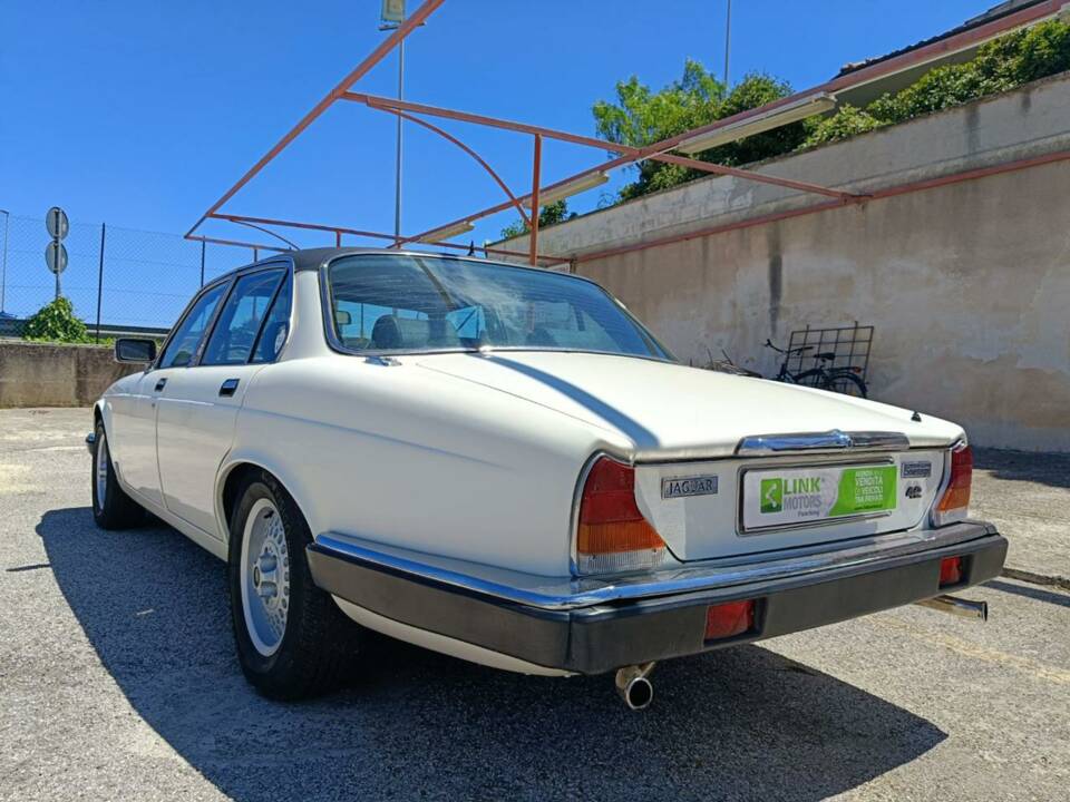 Image 5/50 of Jaguar XJ6 3.2 Sovereign (1983)