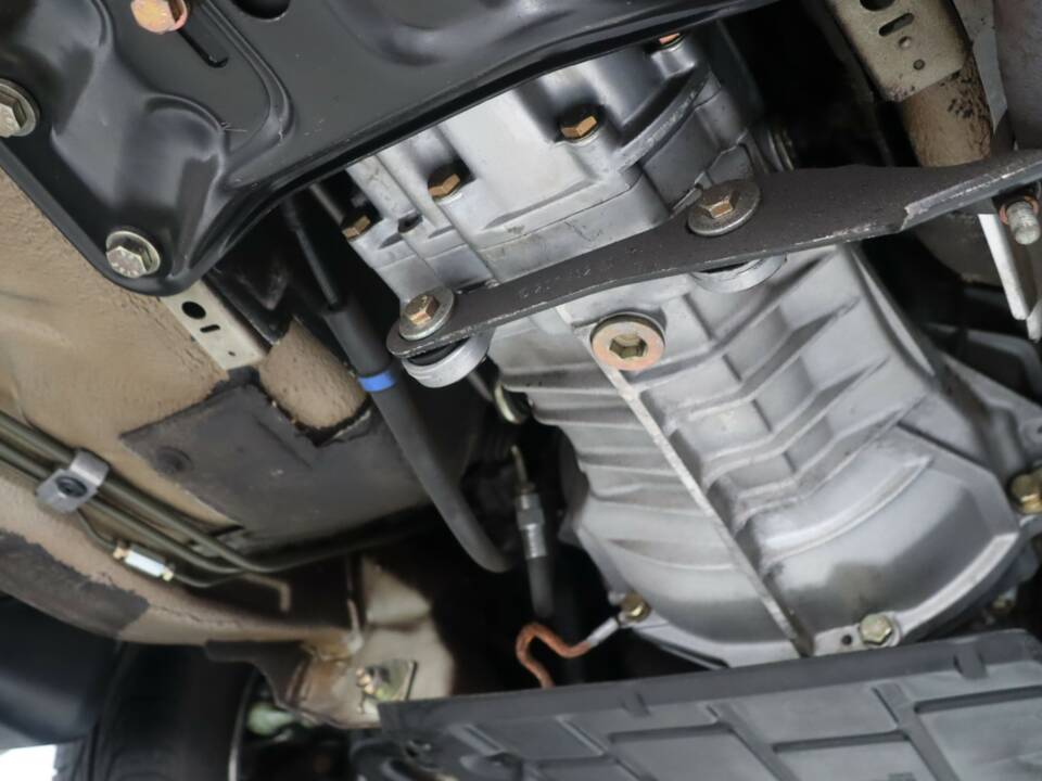 Immagine 42/50 di Mercedes-Benz 190 E 2.3-16 (1986)