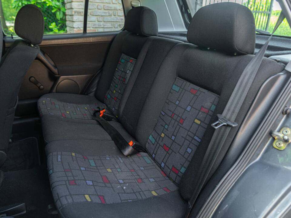 Image 18/37 of Volkswagen Golf III 1.6 (1997)